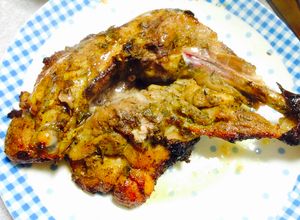 Hình của món Gà nướng lá thyme (xạ hương).