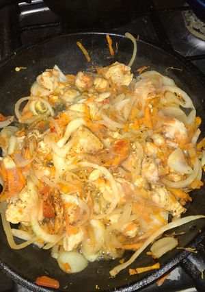 Una foto de Salteado de verduras y fideos
