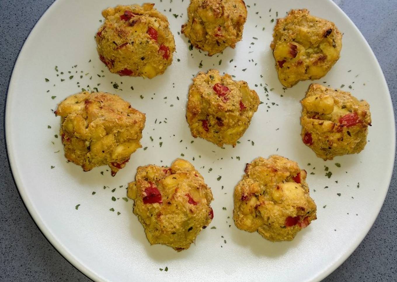 Croqueta-albóndiga de pollo y pimiento rojo al horno