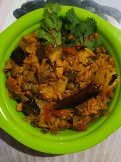 वेजिटेबल खिचड़ी (Vegetable khichdi recipe in hindi) रेसिपी मुख्य फोटो