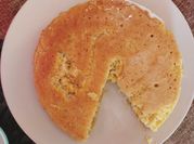Una foto de pan de elote con harina