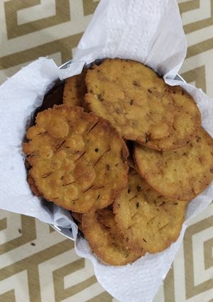 ફરસી પૂરી(farsi puri recipe in Gujarati) રેસીપી મુખ્ય ફોટો