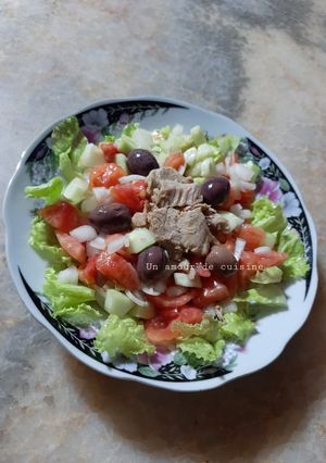 Une photo de Salade de crudités au thon 🥗🐟