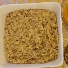 A picture of Mshombo (mushy coconut rice and greengrams).