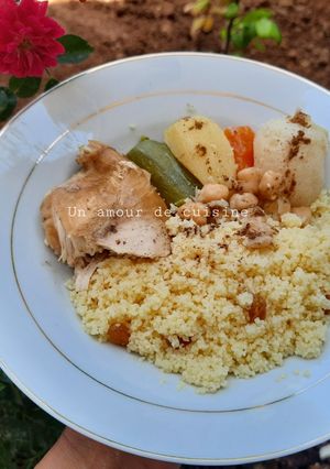 Une photo de Couscous au poulet sauce blanche 🥣