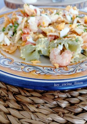 Una foto de Ensalada de pasta con gambas