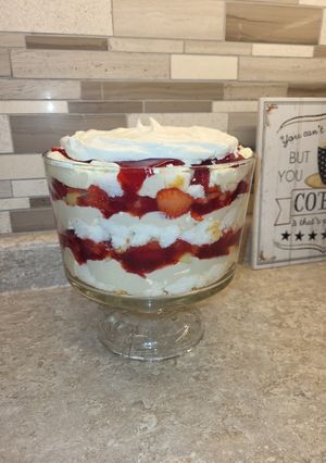 A picture of Strawberry Cheese Cake Trifle.