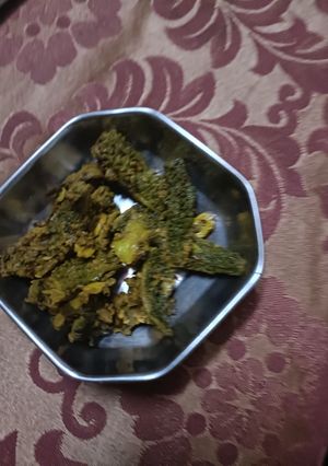 करेले (karele recipe in Hindi) रेसिपी मुख्य फोटो