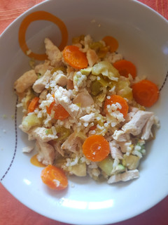 Una foto de Arroz con verduras y pollo