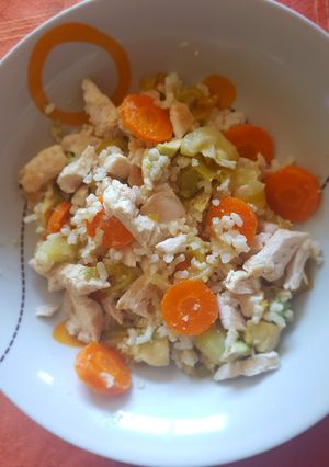 Una foto de Arroz con verduras y pollo