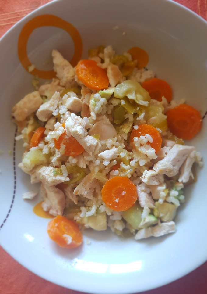 Una foto de Arroz con verduras y pollo