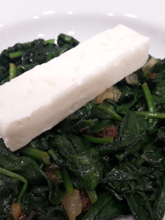 Foto principal de Espinacas con pasas y queso feta