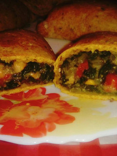 Una foto de Empanadas de verduras, con masa de harina integral y semillas 😉
