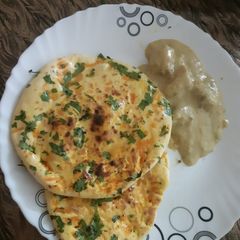 Kulcha with chicken korma A picture of Kulcha with chicken korma.