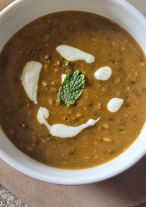 A picture of Restaurant style dal makhni.