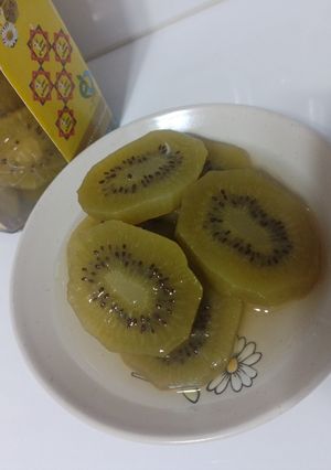عکسی از دستور ترشی کیوی