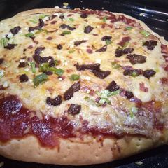 A picture of Chicago cheese steak pizza.