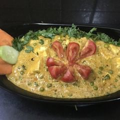 A picture of Matar paneer.