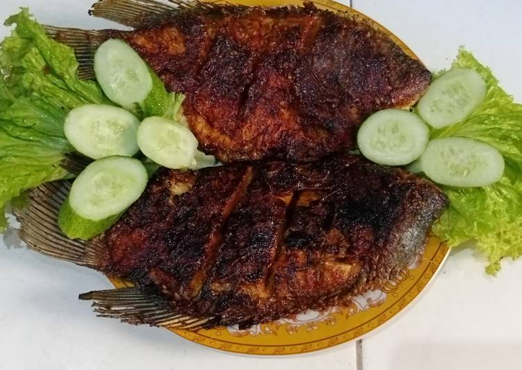 Cara Gampang Menyiapkan Ikan Gurame Bakar Ala Aq😍😍, Enak Banget