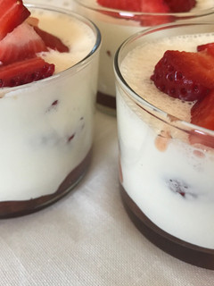 Una foto de Vasitos de fresa y mascarpone