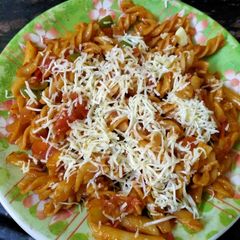 A picture of Yummy cheesy pasta.