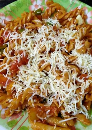 A picture of Yummy cheesy pasta.