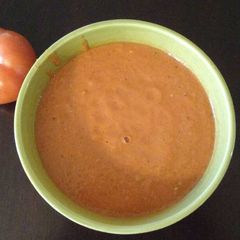 A picture of Fresh pizza sauce.