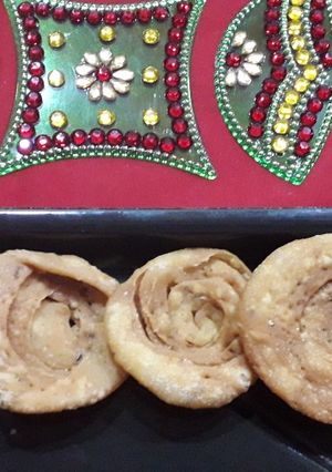 મસાલા પૂરી(Masala Poori Recipe in Gujarati) રેસીપી મુખ્ય ફોટો