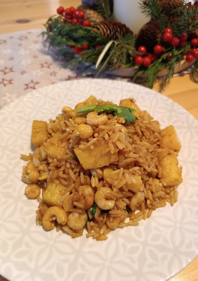 Una foto de Arroz con gambas y piña con sabor cookpad