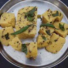 A picture of Rava besan instant dhokla.