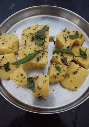 A picture of Rava besan instant dhokla.