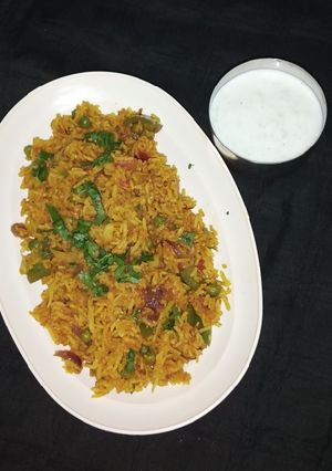 તવા પુલાવ (Tava Pulao Recipe In Gujarati) રેસીપી મુખ્ય ફોટો