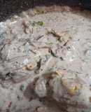 Piernas de Pollo en crema de champiñones al tinto con toque Sonora