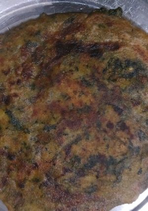 बथुआ का पराठा (Bathua ka paratha recipe in Hindi) रेसिपी मुख्य फोटो