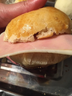 Una foto de Panecitos rellenos de jamón y queso