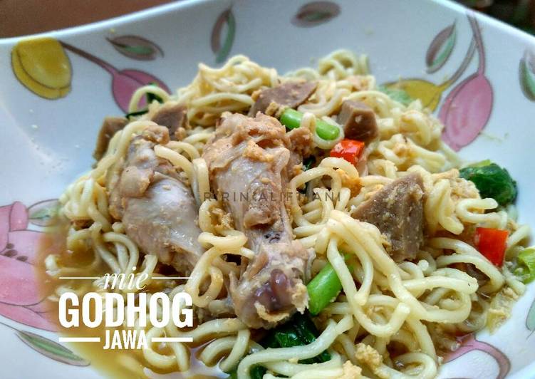 Bagaimana Membuat Mie Rebus / Mie Godhog yang Menggugah Selera