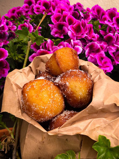 Una foto de Buñuelos de naranja y anís