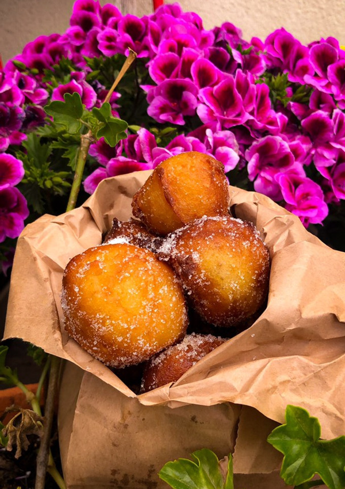 Una foto de Buñuelos de naranja y anís