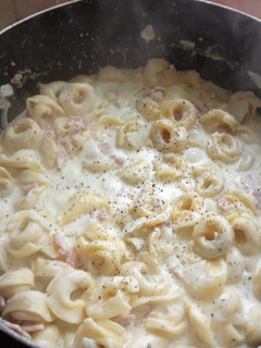 Una foto de Raviolis con nata