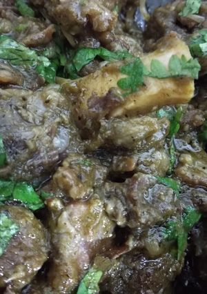 A picture of Mutton in green gravy.