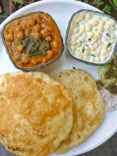 छोले भटूरे (chole bhature recipe in Hindi) रेसिपी मुख्य फोटो