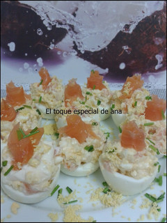 Una foto de Huevos rellenos de marisco