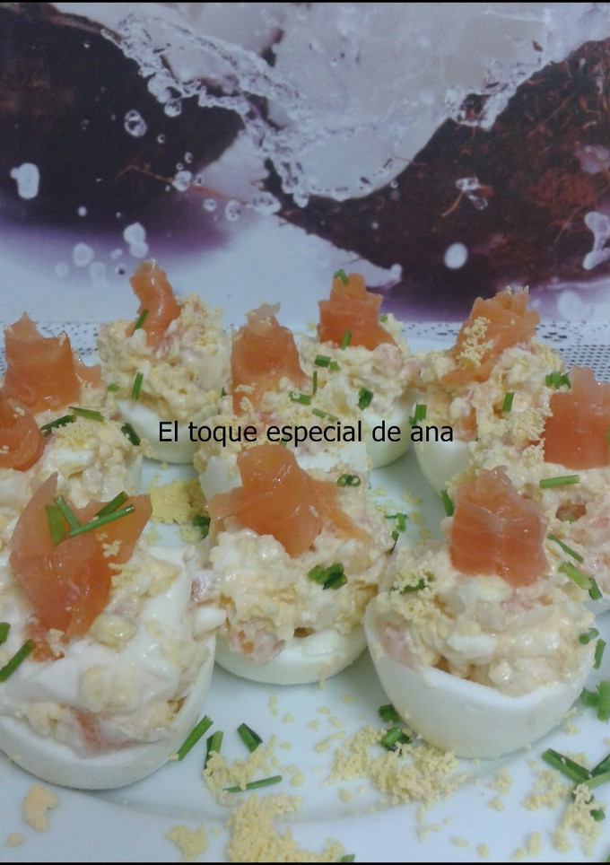 Una foto de Huevos rellenos de marisco