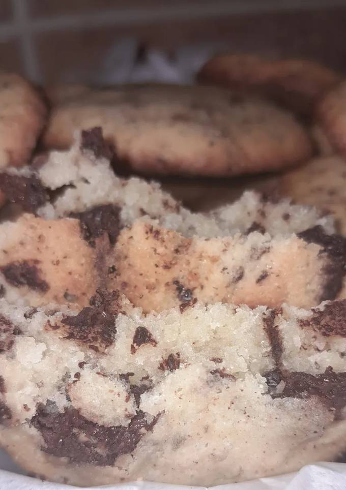 Печиво з шоколадом та горіхами