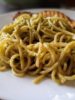 Una foto de Spaghetti al pesto