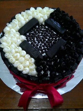 Langkah Gampang Menyiapkan Resep  Double chocolate cake with strawberry jam ULANG TAHUN yang Bisa Manjain Lidah, Lezat