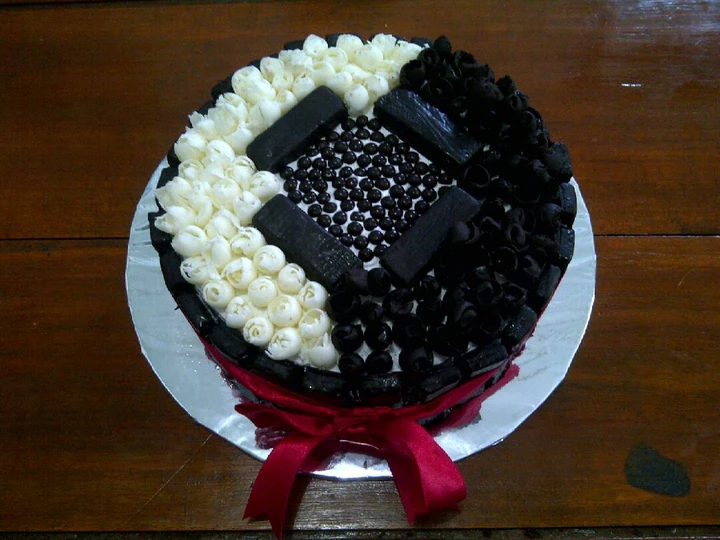 Langkah Gampang Menyiapkan Resep  Double chocolate cake with strawberry jam ULANG TAHUN yang Bisa Manjain Lidah, Lezat