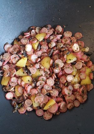 Une photo de Poêlée de radis roses et pommes de terre