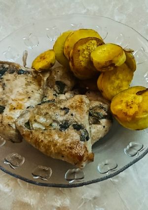 Hình của món Ức gà áp chảo.