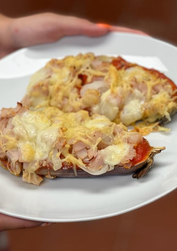 Una foto de Berenjenas tipo pizza en microondas